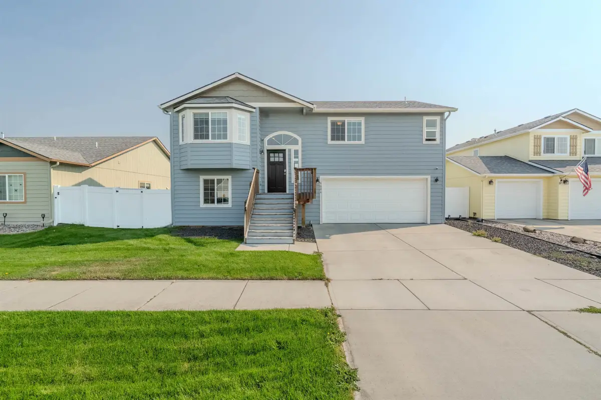 9806 E Hoffman Ct, Spokane, WA 99206 - #1