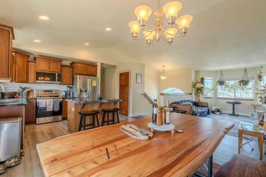 9806 E Hoffman Ct, Spokane, WA 99206 - #3