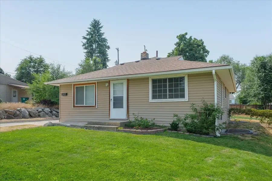5927 N Cochran St, Spokane, WA 99205 - #3