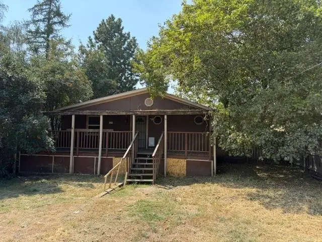 228 W Poplar St, Tekoa, WA 99033 - #3