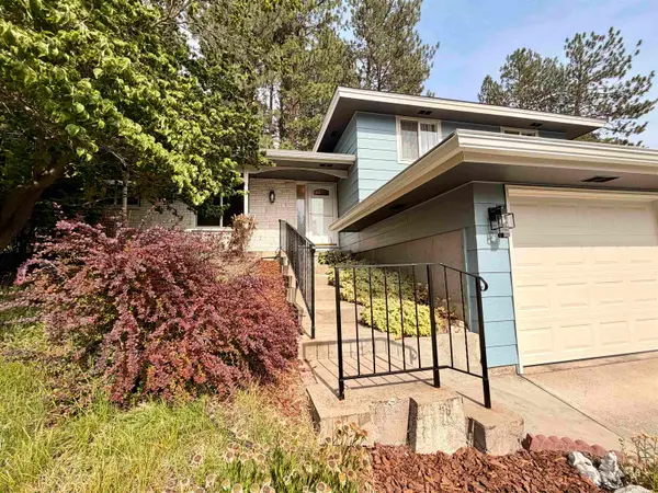 9924 N Woodridge Dr, Spokane, WA 99208