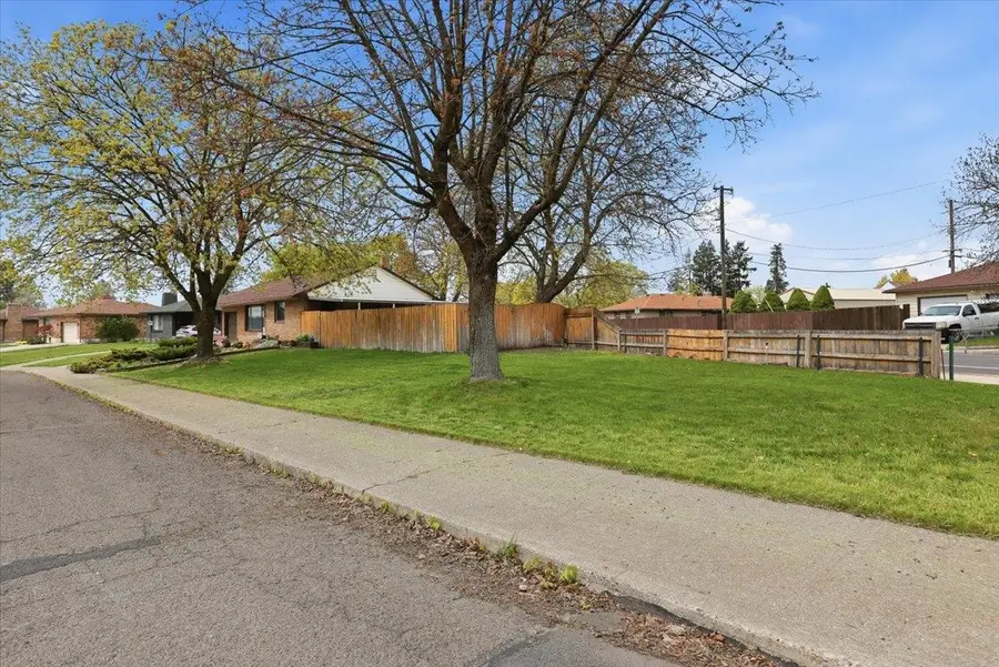 3150 W Queen Pl, Spokane, WA 99205 - #2