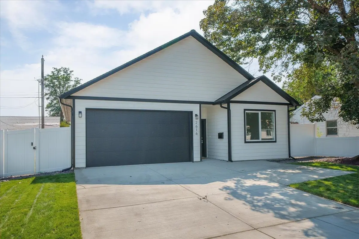 2616 E Wellesley Ave, Spokane, WA 99217 - #1