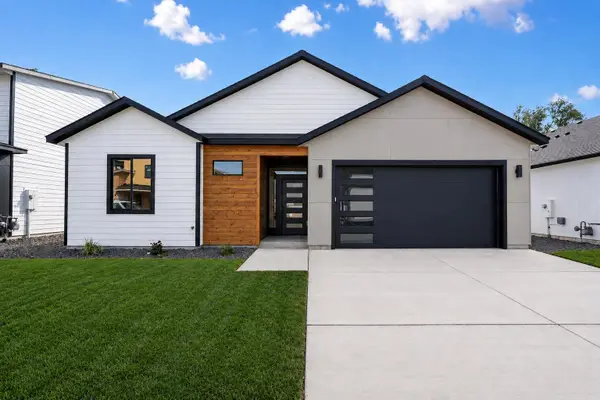 416 N Moen Ln, Greenacres, WA 99016