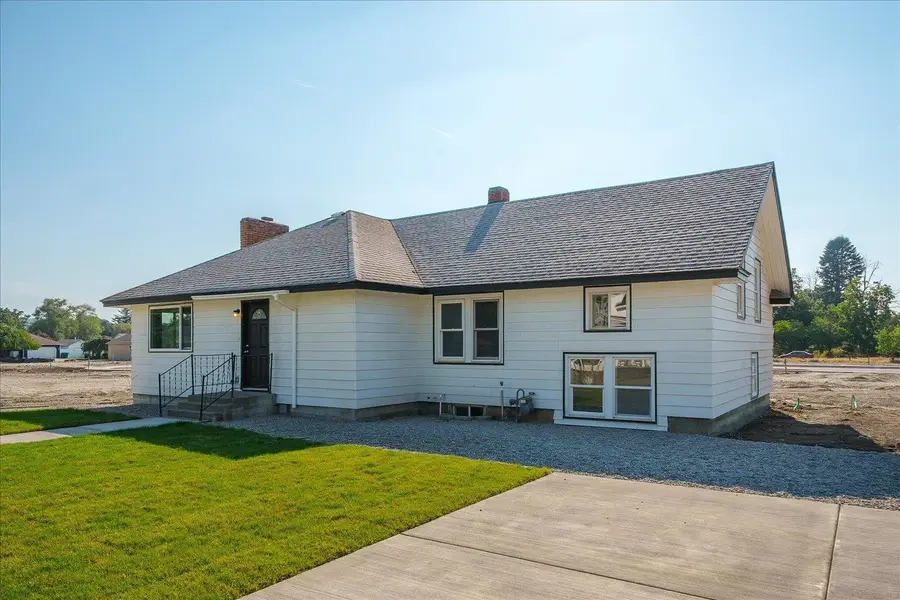 525 N Long Rd, Greenacres, WA 99016 - #2
