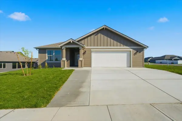 36 W 12th St, Deer Park, WA 99006