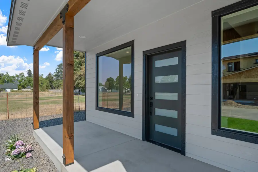 504 N Moen Ln, Greenacres, WA 99016 - #2