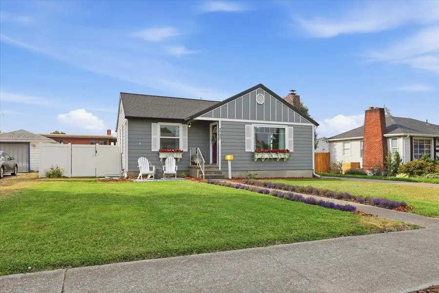 2727 W Hoffman Ave, Spokane, WA 99205 - #2