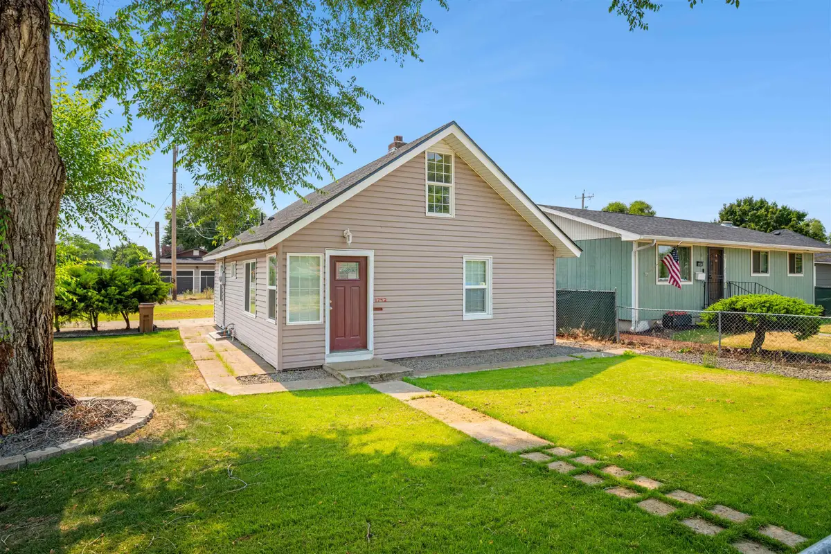 1742 E Sanson Ave, Spokane, WA 99207 - #1