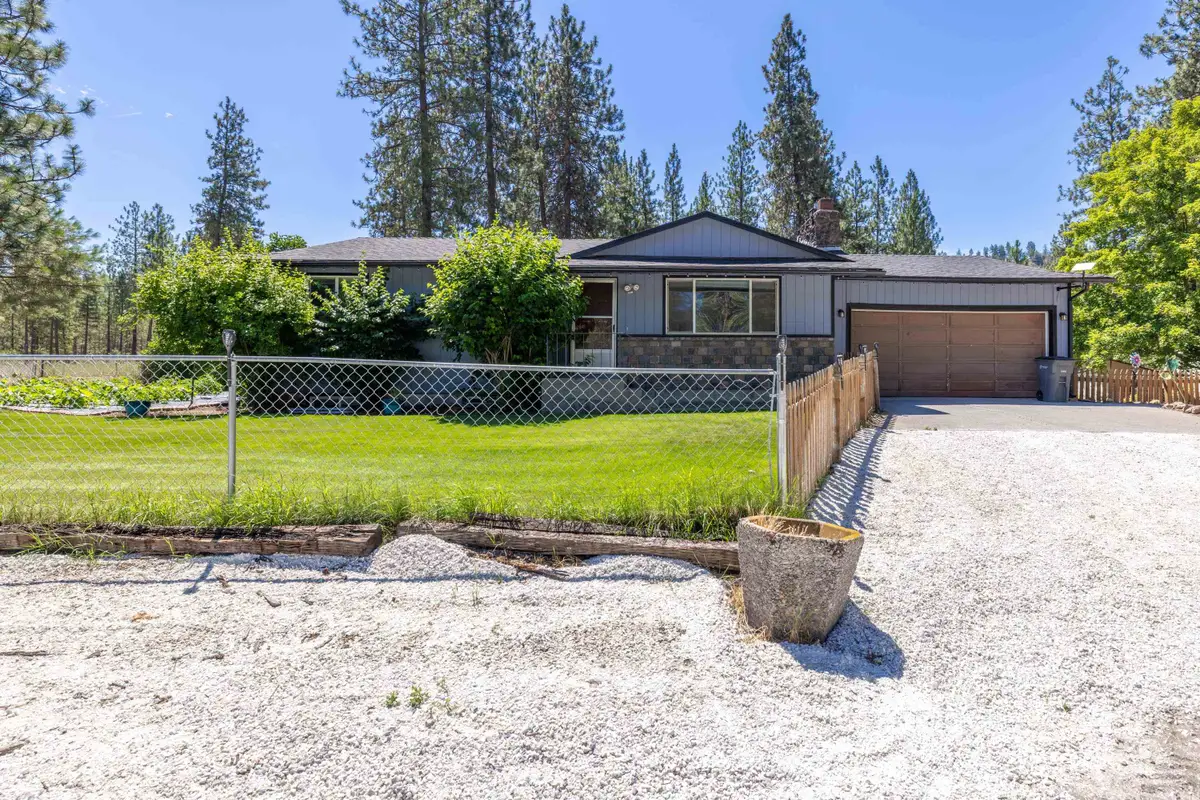 27615 W Long Lake Rd, Ford, WA 99013 - #1