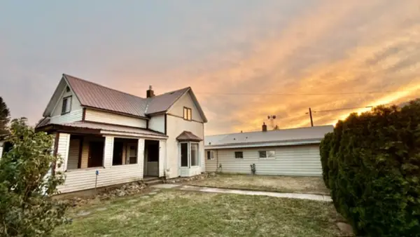 206 E Crawford St, Deer Park, WA 99006