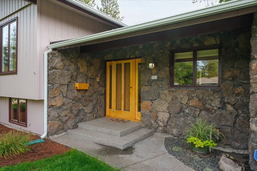 931 W Regent Ct, Spokane, WA 99203 - #2