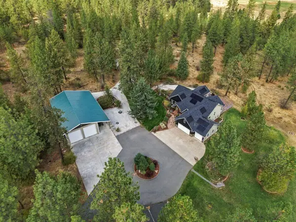 8322 W Cross Cut Rd, Deer Park, WA 99006