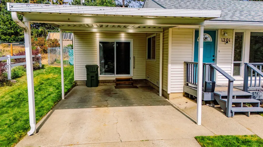 1201 E 36th Ave, Spokane, WA 99203 - #2
