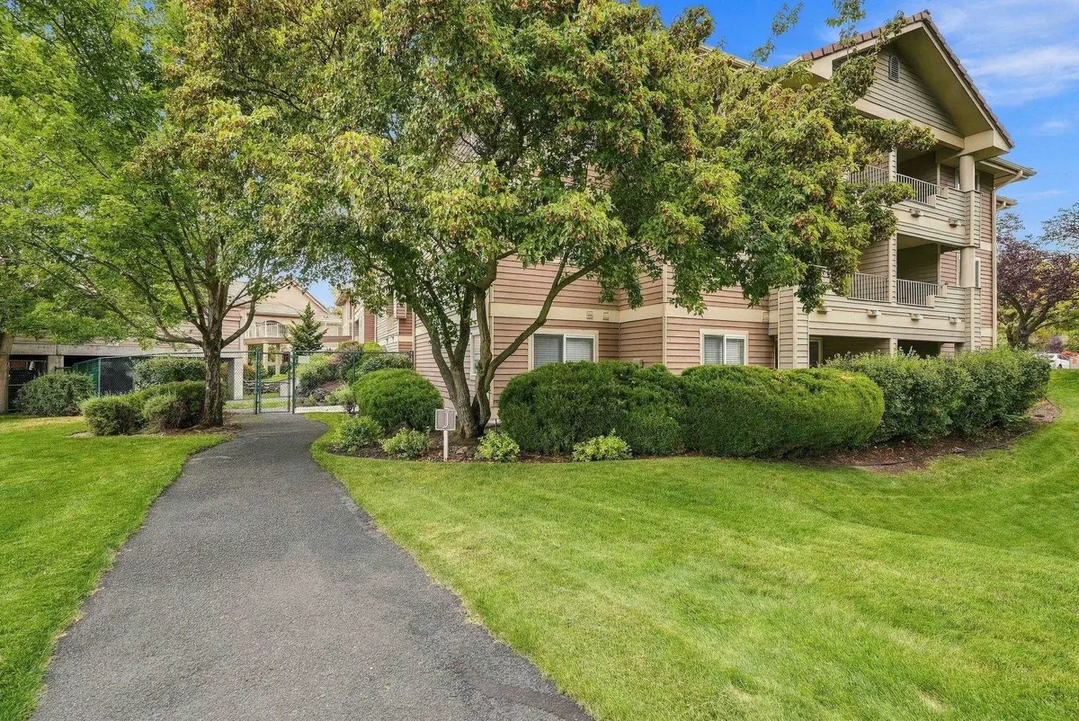 639 N Riverpoint Blvd #J305, Spokane, WA 99202 - #1