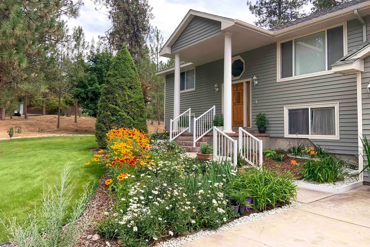 12829 W Suncrest Dr, Nine Mile Falls, WA 99026 - #1