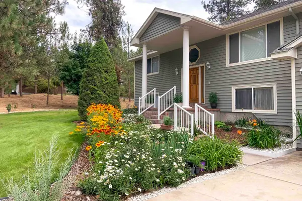 12829 W Suncrest Dr, Nine Mile Falls, WA 99026