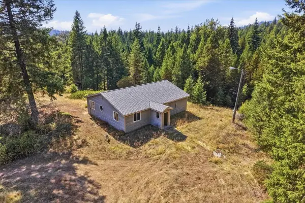 8531 Fertile Valley Rd, Newport, WA 99156