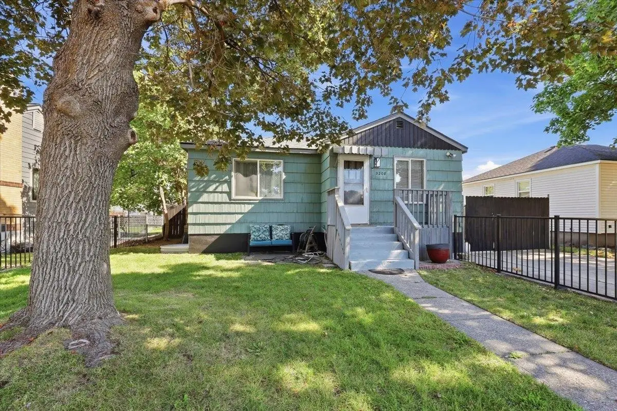 5208 N Lincoln St, Spokane, WA 99205 - #1