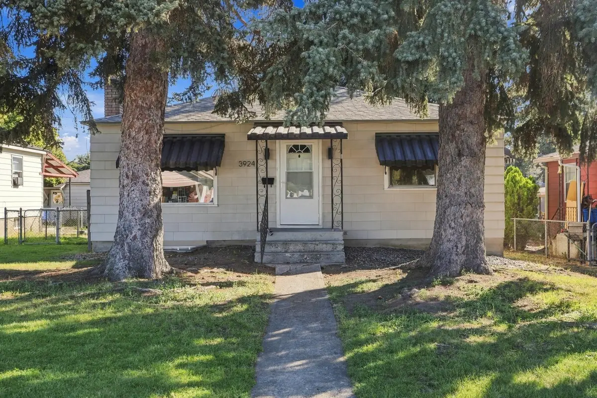 3924 N Cedar St, Spokane, WA 99205 - #1