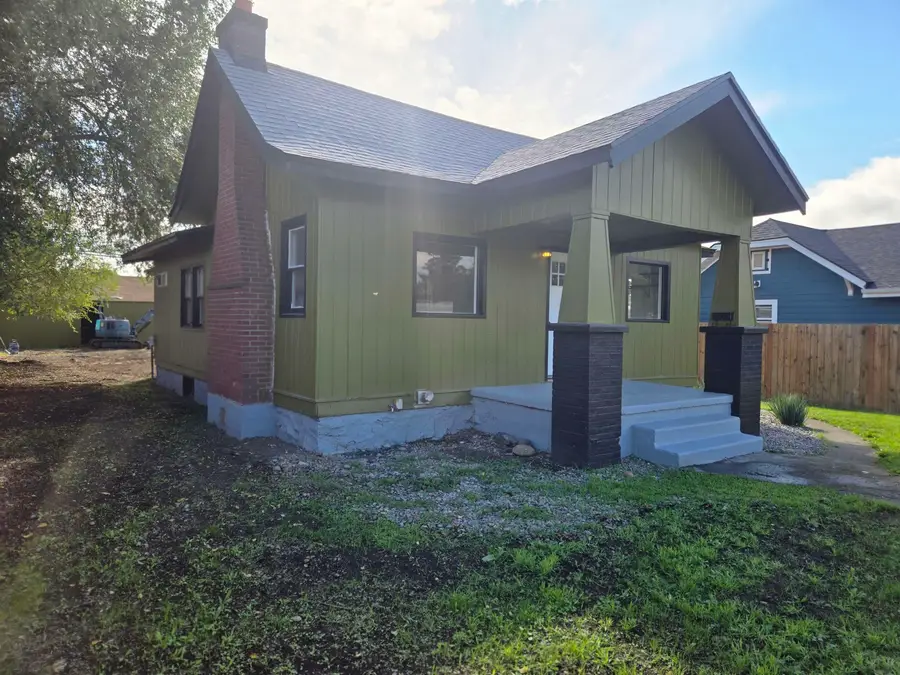 2208 E Sharp Ave, Spokane, WA 99202 - #2