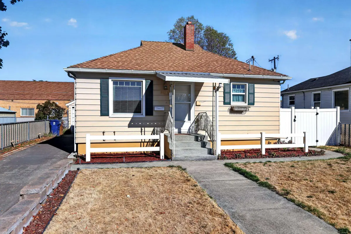 2911 E Hoffman Ave, Spokane, WA 99207 - #1