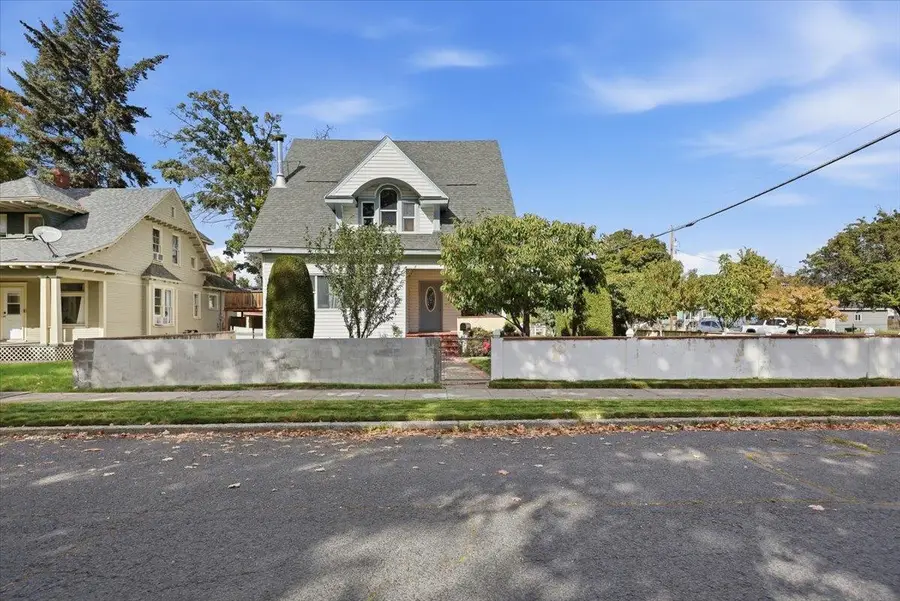 1202 W Frederick Ave, Spokane, WA 99205 - #3