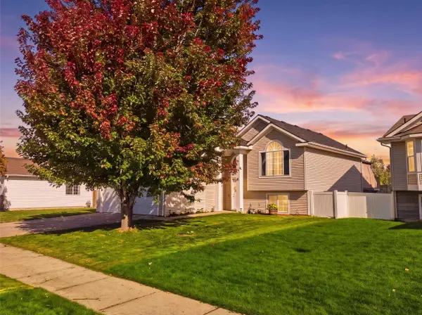 9008 N Oak St, Spokane, WA 99208