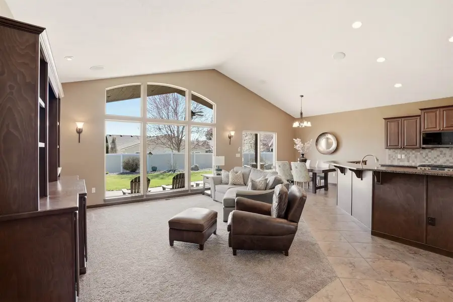202 E Alexa Ct, Spokane, WA 99208 - #2