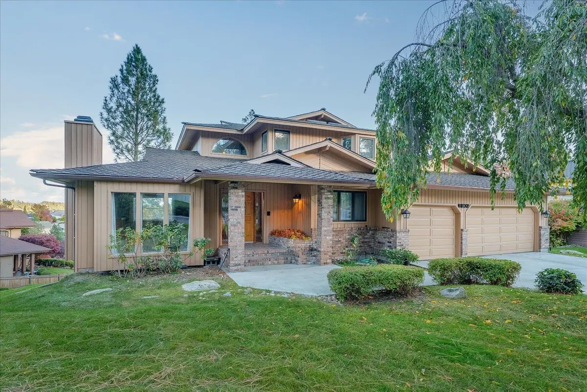 8032 E Woodview Dr, Spokane, WA 99212 - #1