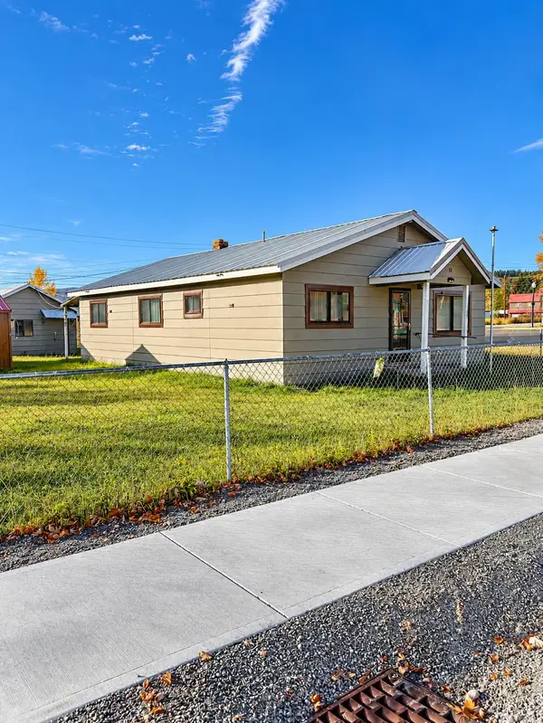 109 E Blackwell St, Ione, WA 99139