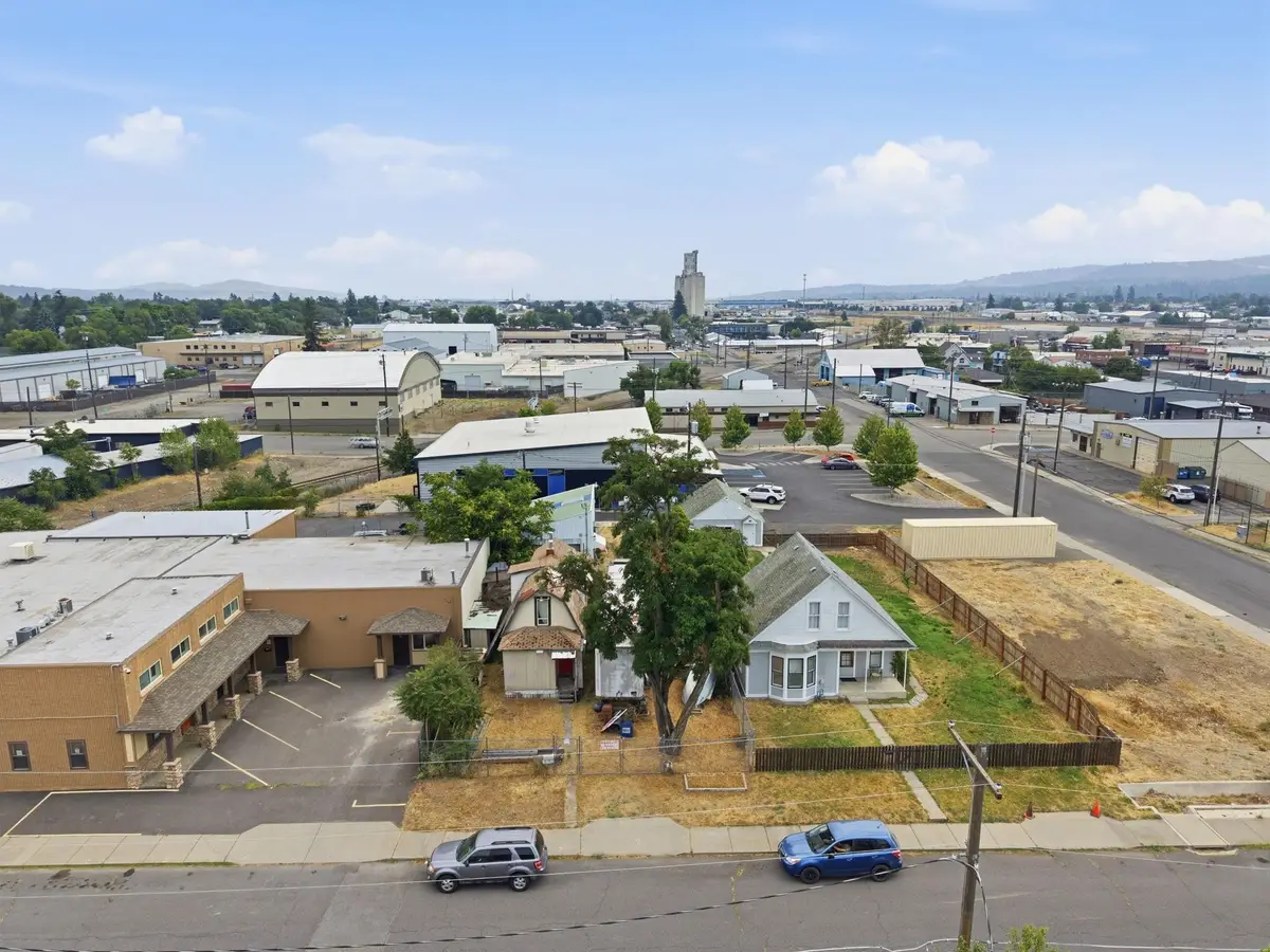 712 N Hogan St, Spokane, WA 99202 - #1