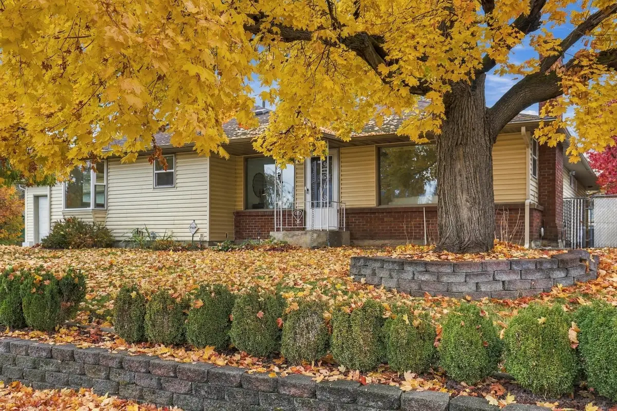5912 N Lincoln St, Spokane, WA 99205 - #1