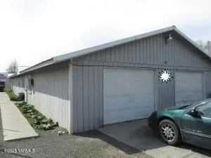 812 E Tennant Ln, Yakima, WA 98901