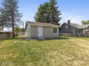 810 S 6th Ave, Yakima, WA 98902