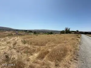 NKA Highpoint Landing Dr, Yakima, WA 98901 - Image #1