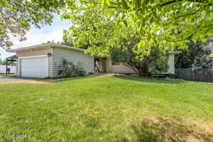 118 Glen Dr, Zillah, WA 98953 - Image #1