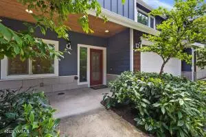 10407 NE 17th St, Bellevue, WA 98004 - Image #1