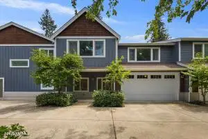 10407 NE 17th St, Bellevue, WA 98004 - Image #2