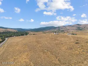 N of S Fork, Yakima, WA 98903 - Image #1