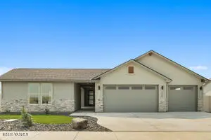 204 E Ian Ave, Ellensburg, WA 98926 - #2