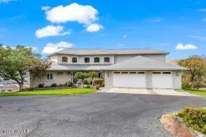 100 Siegmund Pl, Yakima, WA 98901