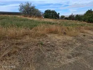 NKA Ravine Dr, Sunnyside, WA 98944 - Image #3