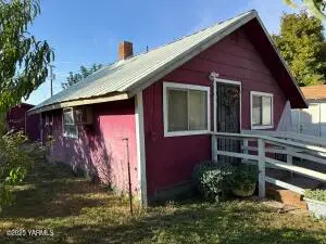 213 W C St, Wapato, WA 98951 - Image #1