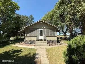 221 Jackson St, Mabton, WA 98935 - Image #2