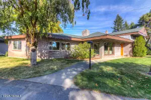 4102 Naches Heights Rd, Yakima, WA 98908