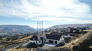 1101 Heritage Hills Dr, Selah, WA 98942 - Image #3