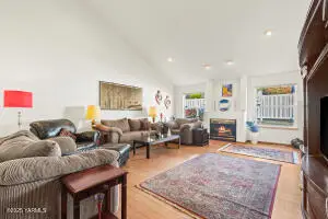 216 Santa Roza Dr, Yakima, WA 98901 - Image #2