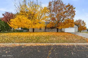 20 Buttercup Ln, Selah, WA 98942