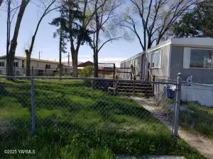 341 Johnson Rd, Selah, WA 98942